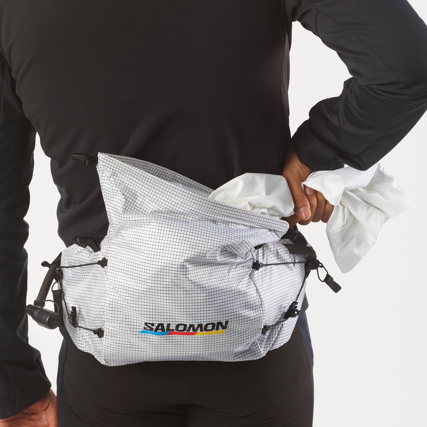 CROSS SEASON WAIST RACE Unisex Running Bag in White/Black