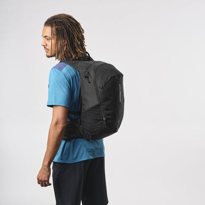 TRAILBLAZER 20 Unisex Hiking Bag in Black/Alloy