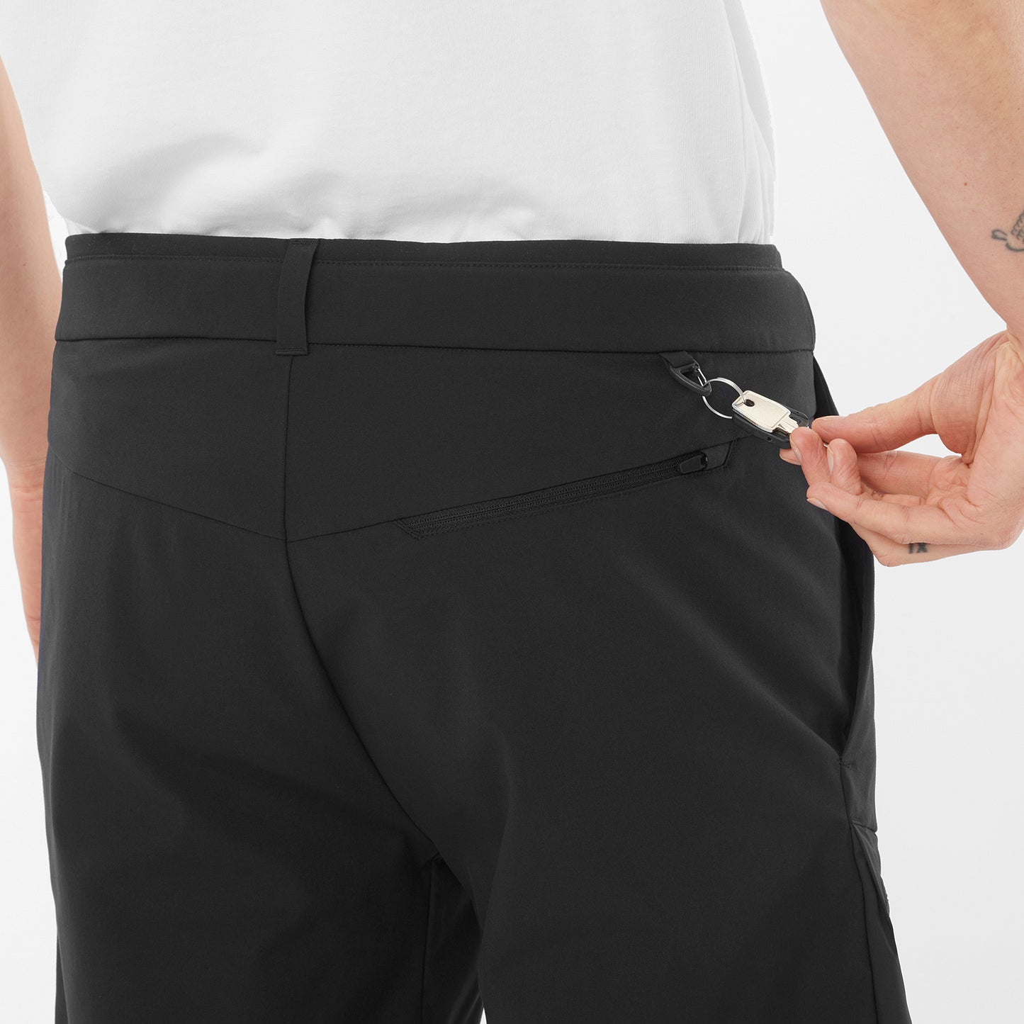 OUTERPATH UTILITY SHORT Men Hiking in Deep Black